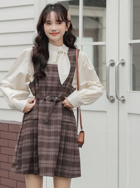 Karierter Rock, Schleifenhemd + Hosenträger