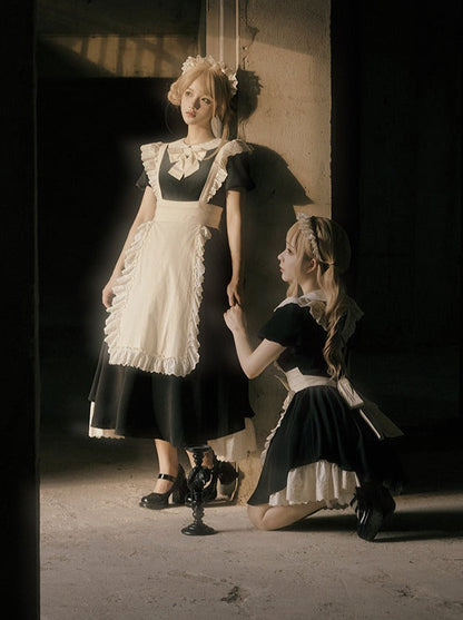 Dienstmädchenkleid Spitze Plissee