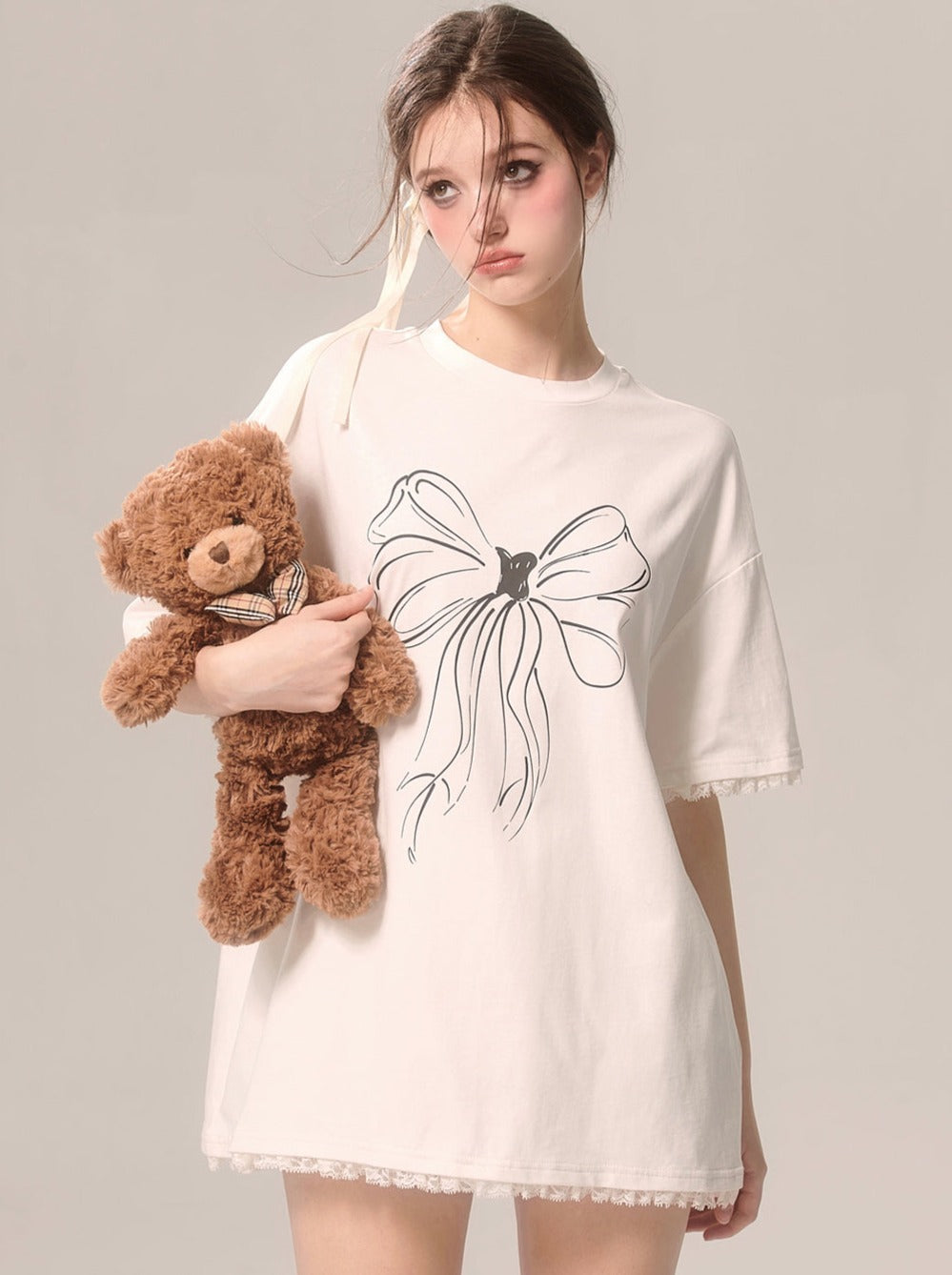 大きなルーズイラストTシャツアートリボン