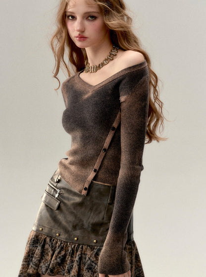 Kurzes, schmales, asymmetrisches Osh-Top mit V-Ausschnitt und Knopfleiste