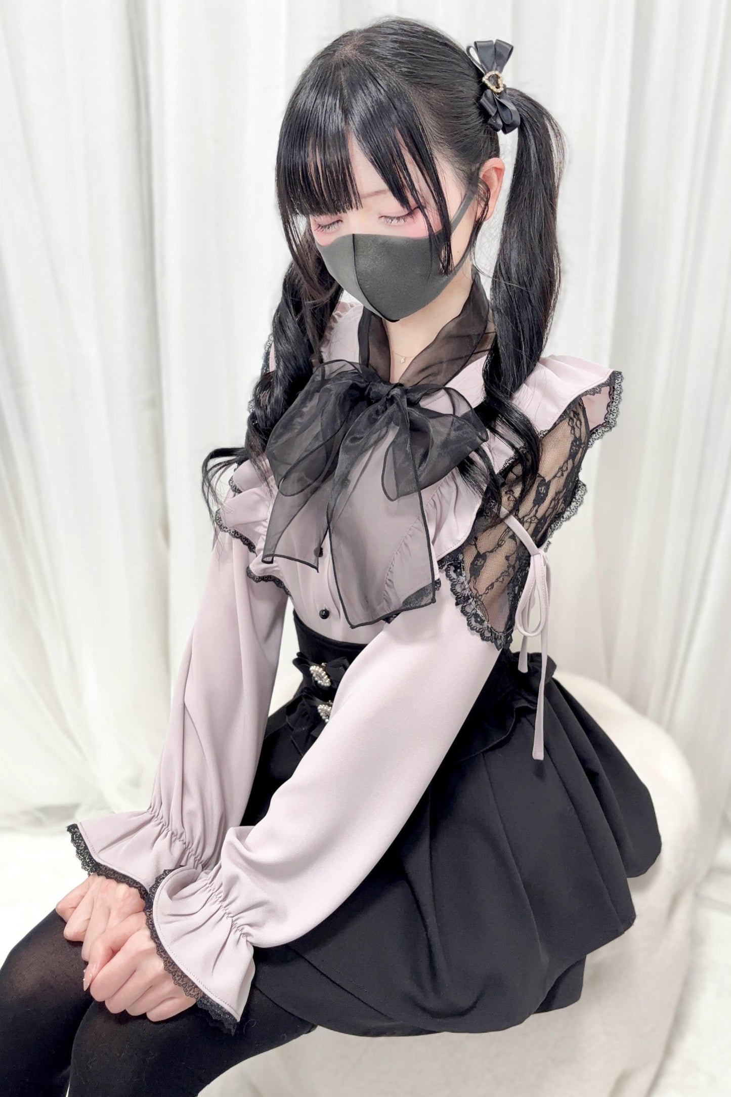 大きなブラウスのリボン