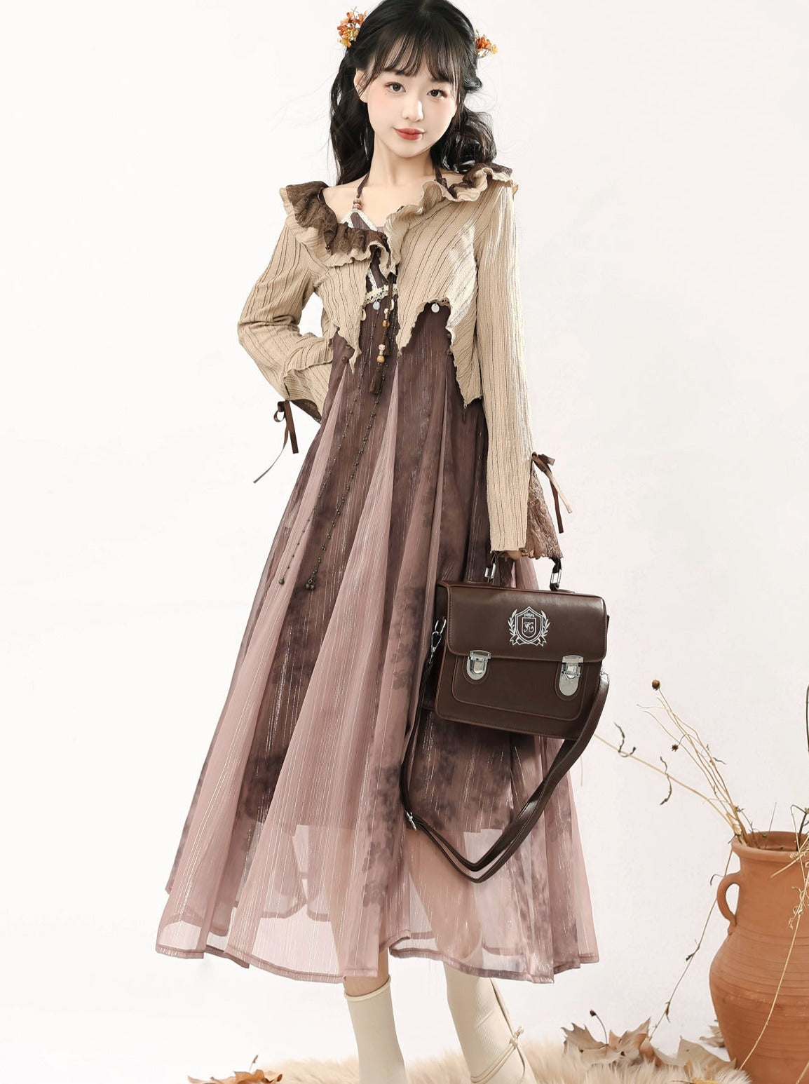 Kleiderstil + kurzes Camisole-Cardigan mit ethnischen Rüschen