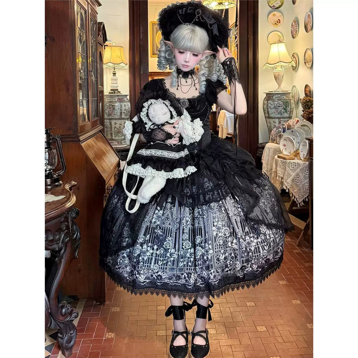 Han Guniang black JSK styled with bonnet and plush bag