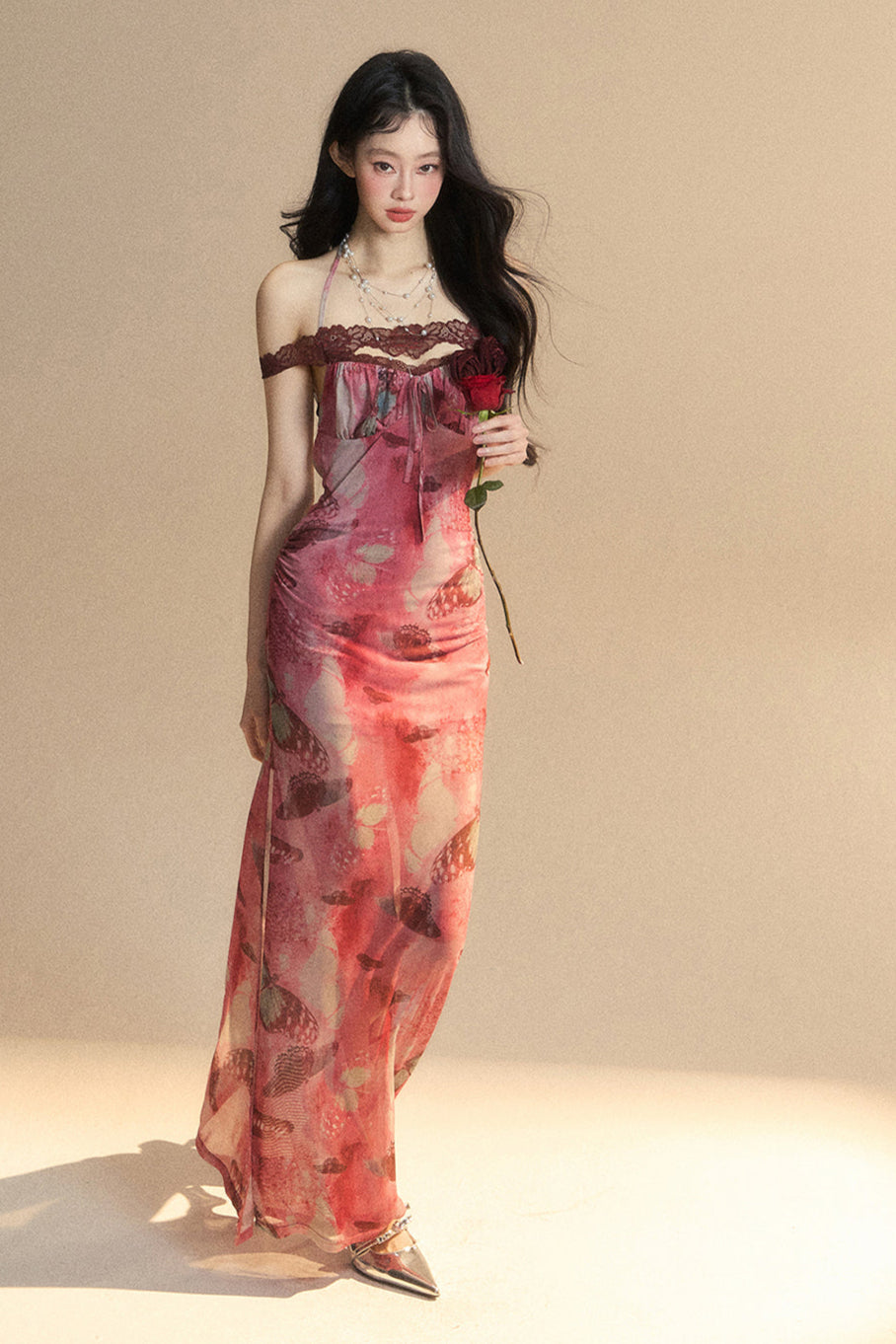 Rückenfreies Maxikleid aus Spitze