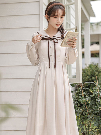 フランスのレトロなカレッジスタイルのドレス