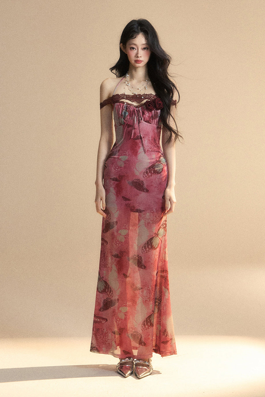 Rückenfreies Maxikleid aus Spitze