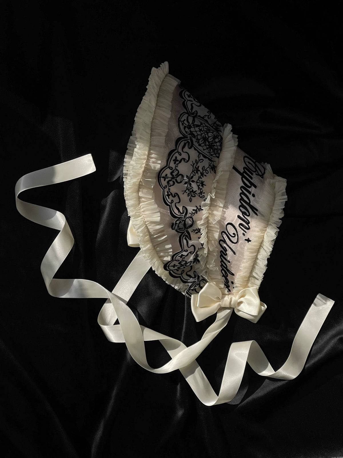 Beige Bonnet from Unideer's Butterfly Orchid Note collection