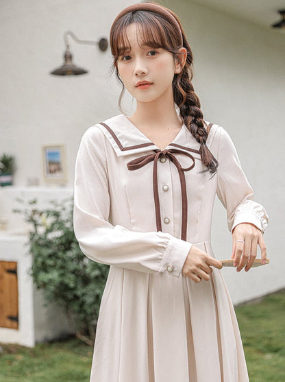 フランスのレトロなカレッジスタイルのドレス