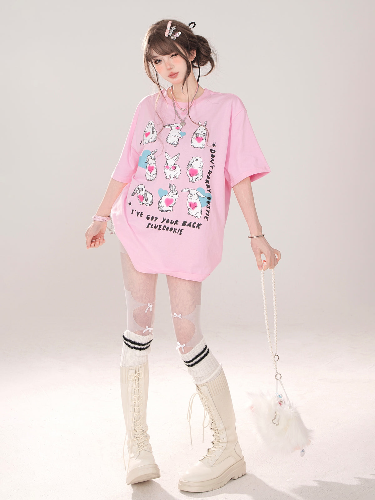 デザインイラストTシャツ キュートなアーティスティックなゆるいウサギ