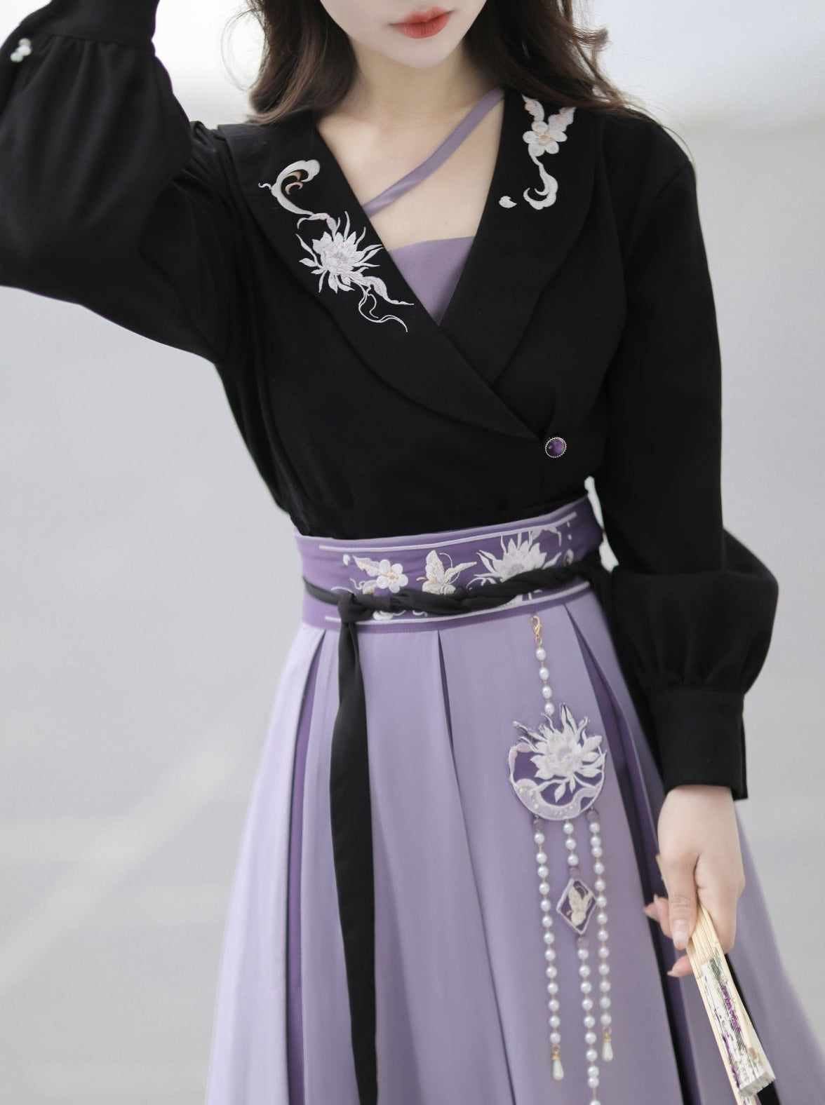 Bluse Langer Dunkler Rock Plissee Blume