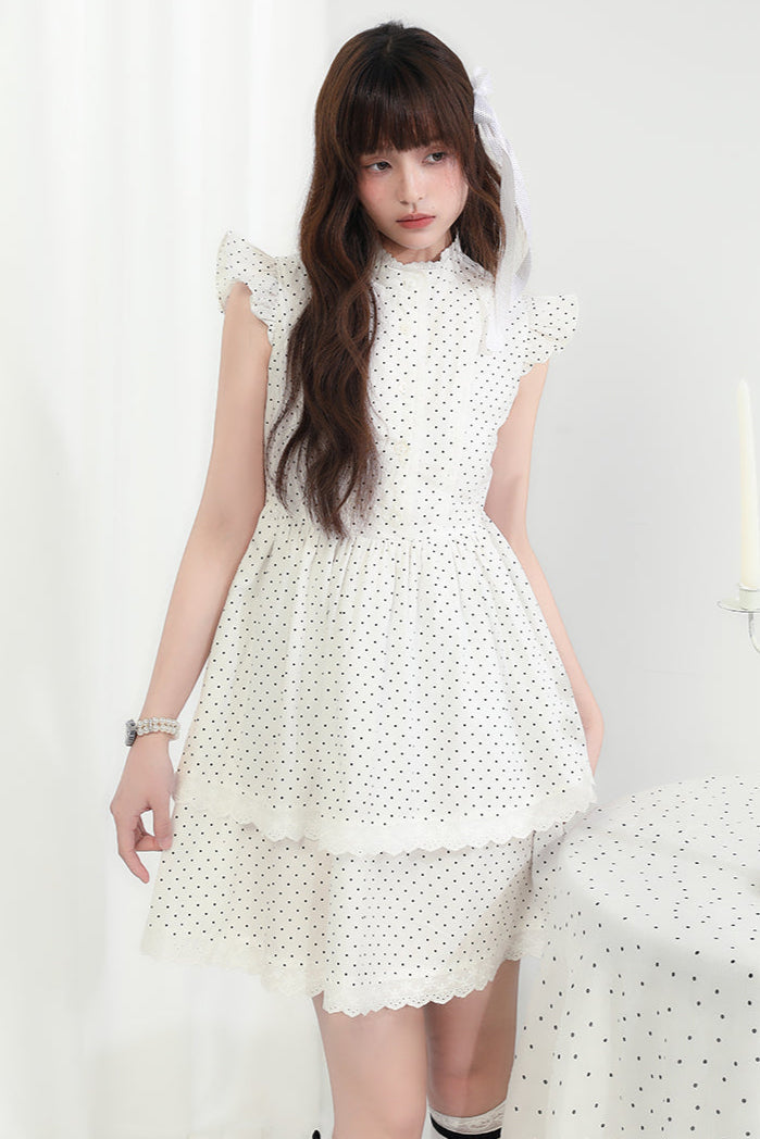 Fliegendes Kleid mit doppelten Kuchenschichtärmeln