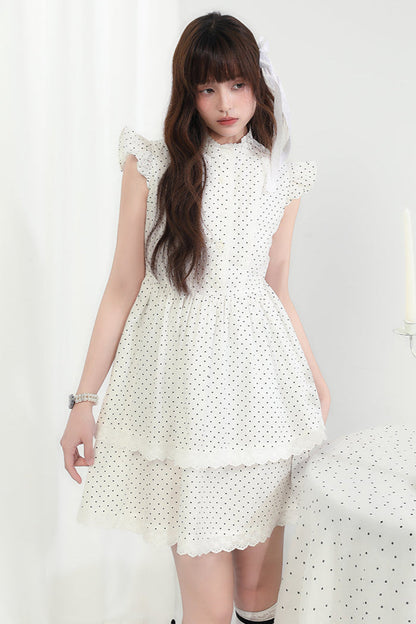 Fliegendes Kleid mit doppelten Kuchenschichtärmeln