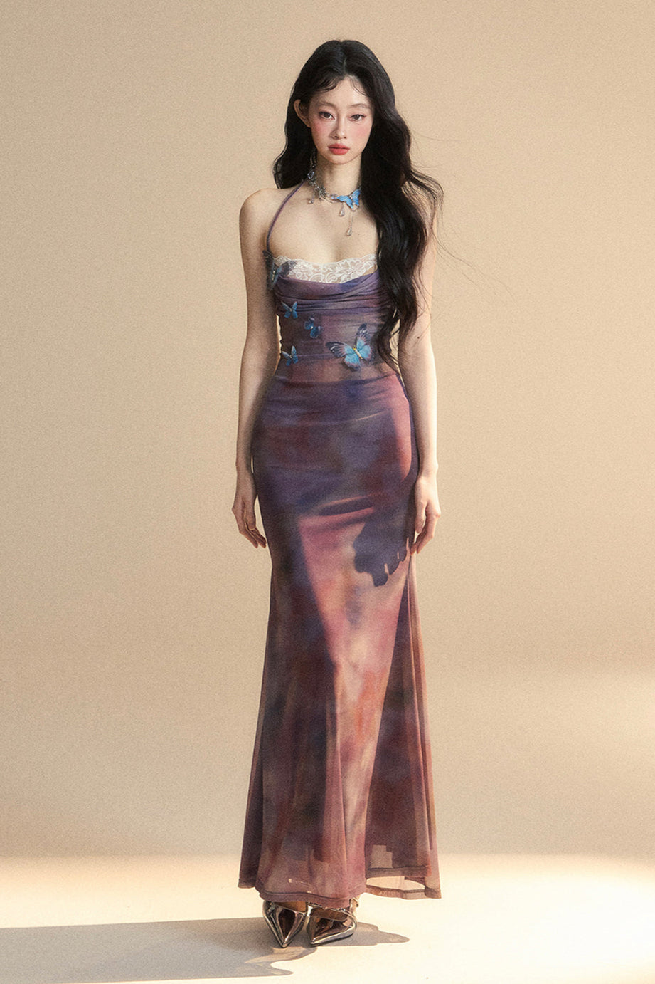 Eng anliegendes One-Shoulder-Spitzenkleid