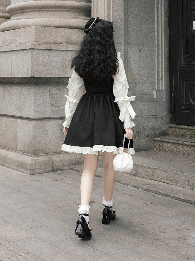 Rüschenrock mit Riemenband und Stehkragen