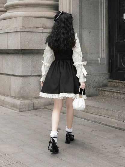 Rüschenrock mit Riemenband und Stehkragen