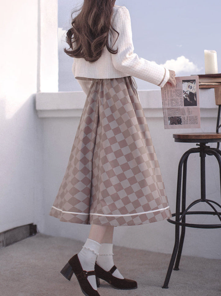 Kurzer Rockanzug + Hemd mit Rosenkaromuster + Retro-Krawattenbrosche + Schleife, französische Jacke mit Schnürung