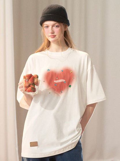 Kurzes über zweifarbigem Top + langem Schmuck