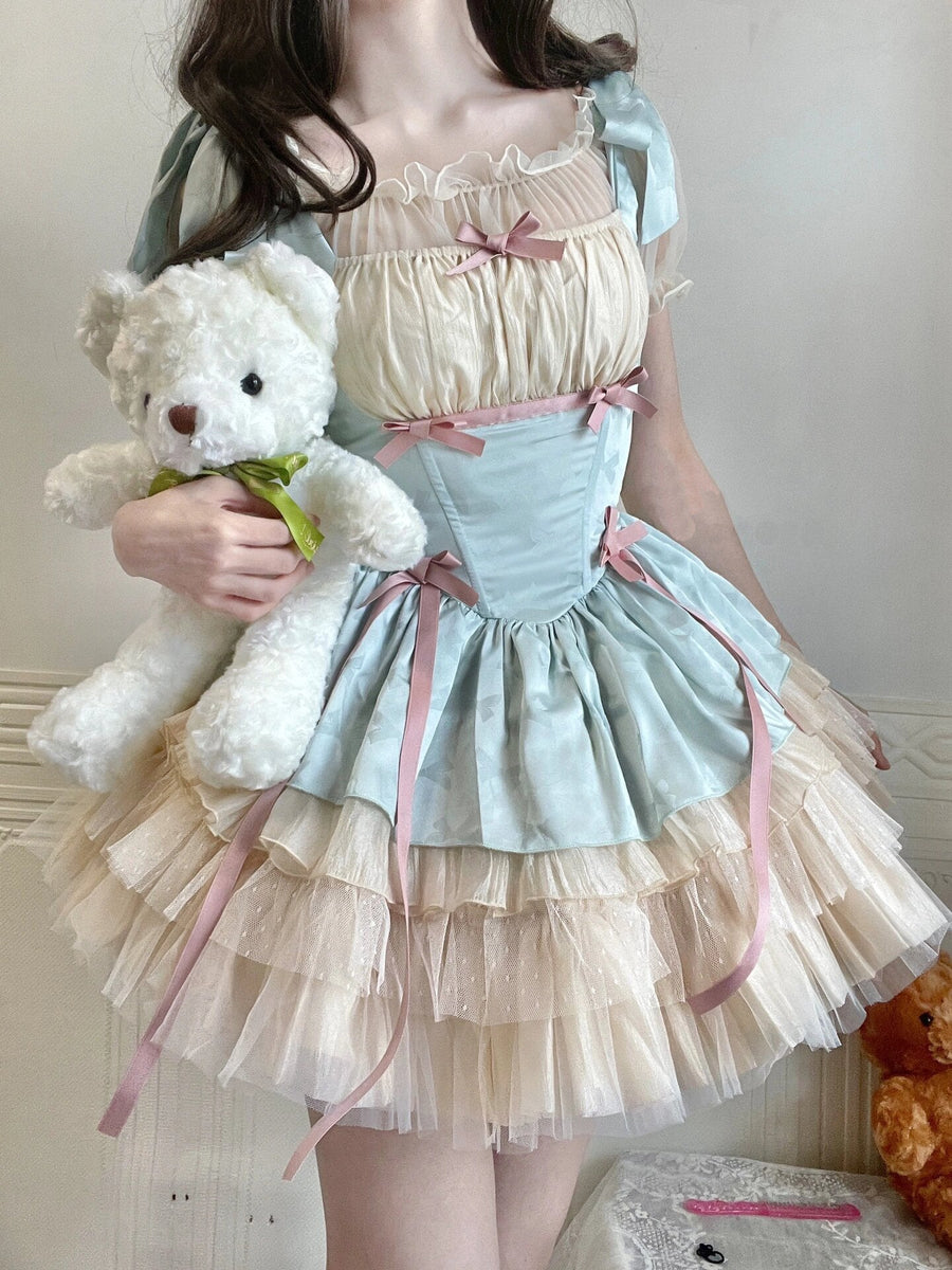 Mintgrünes Hosenträger-Cart-Kleid