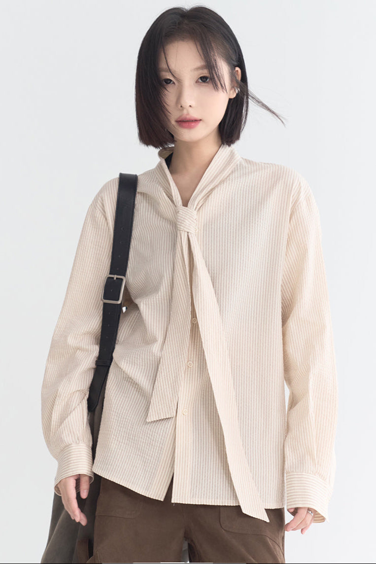 リラックスしたタイディテールシャツフィット