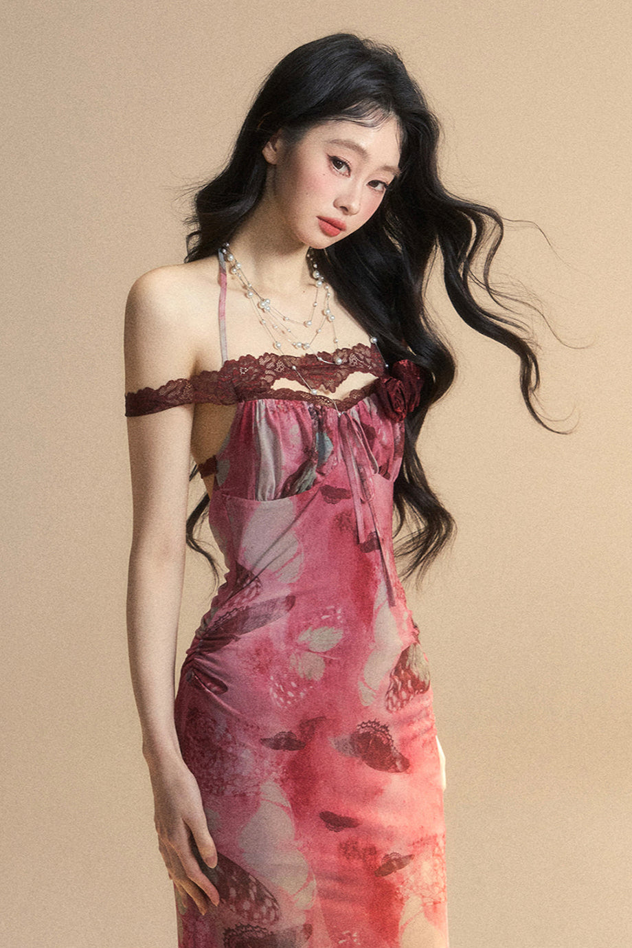 Rückenfreies Maxikleid aus Spitze