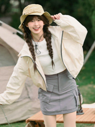 Arbeitskleidung im Camp-Stil