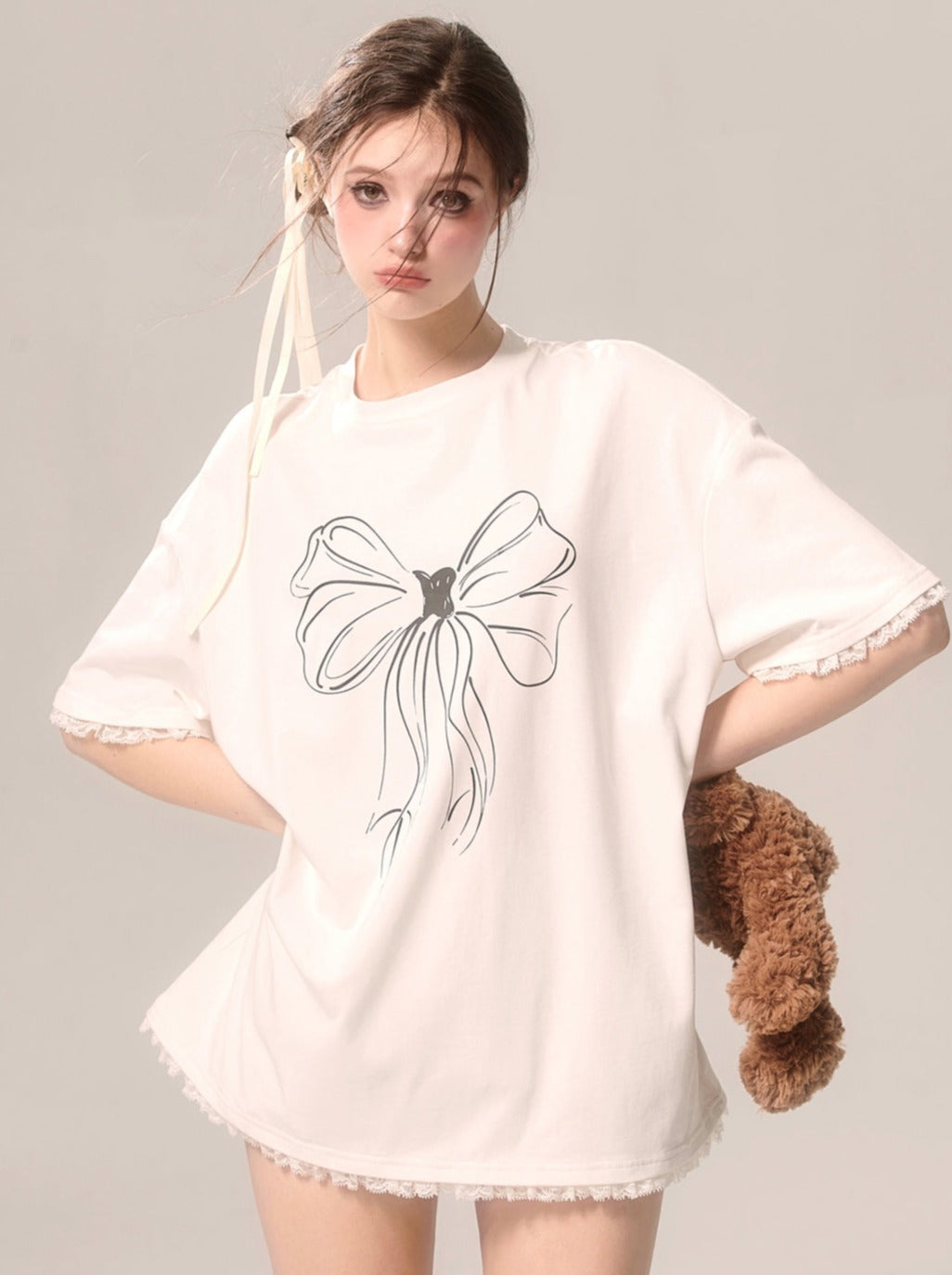 大きなルーズイラストTシャツアートリボン