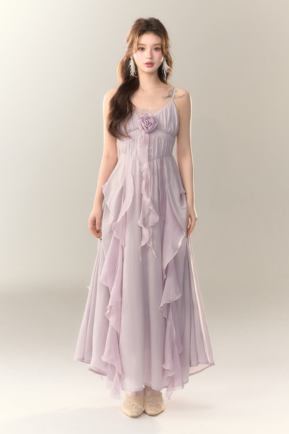 Rosenkleid mit schwerer Rüschenarbeit