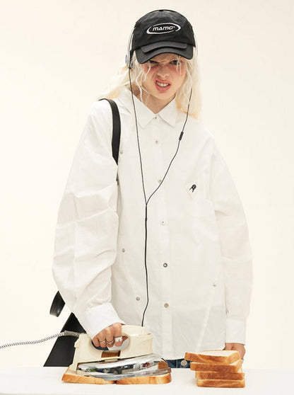 Weißes Hemd Schneiderei dekonstruiert