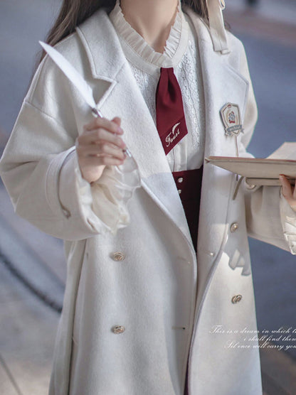 エレガントなホワイトのダブルブレストコクーンコート（カレッジウール）