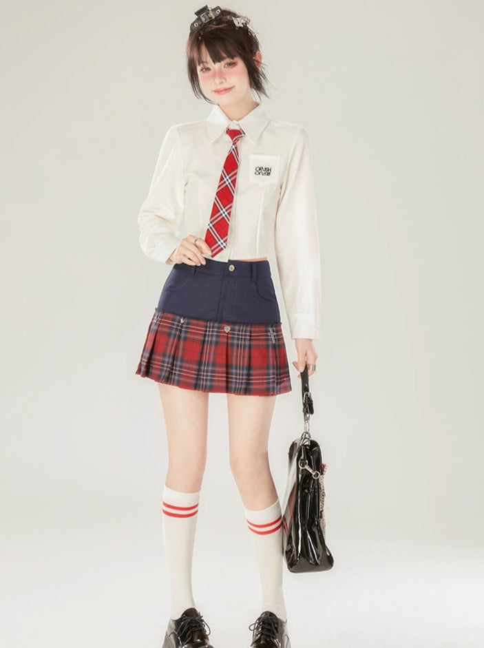 Karierter Rock im College-Stil