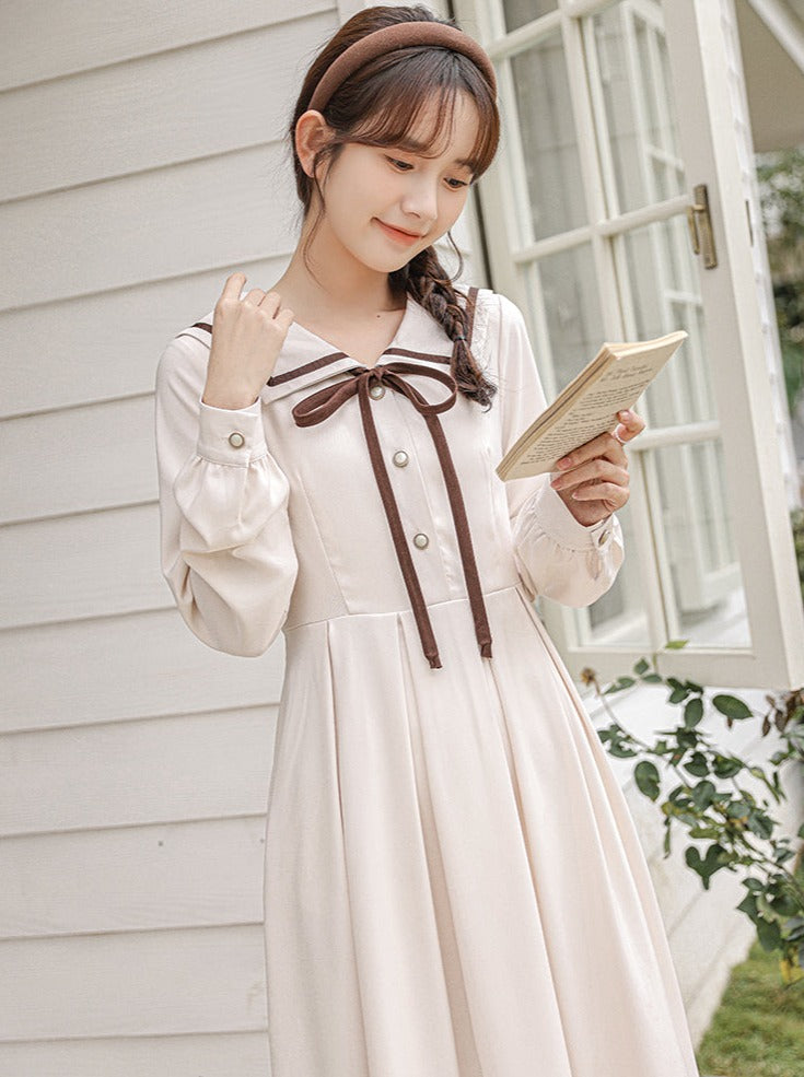 フランスのレトロなカレッジスタイルのドレス