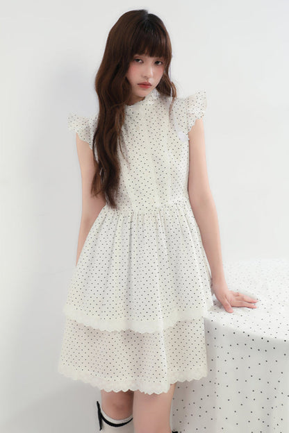 Fliegendes Kleid mit doppelten Kuchenschichtärmeln