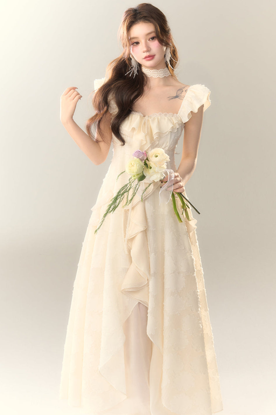 Jacquard-Feiertagskleid mit Rüschen