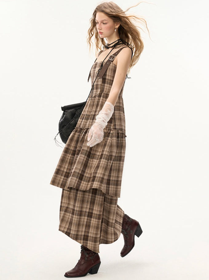 Strapsrock aus beschädigtem Leder mit Karomuster