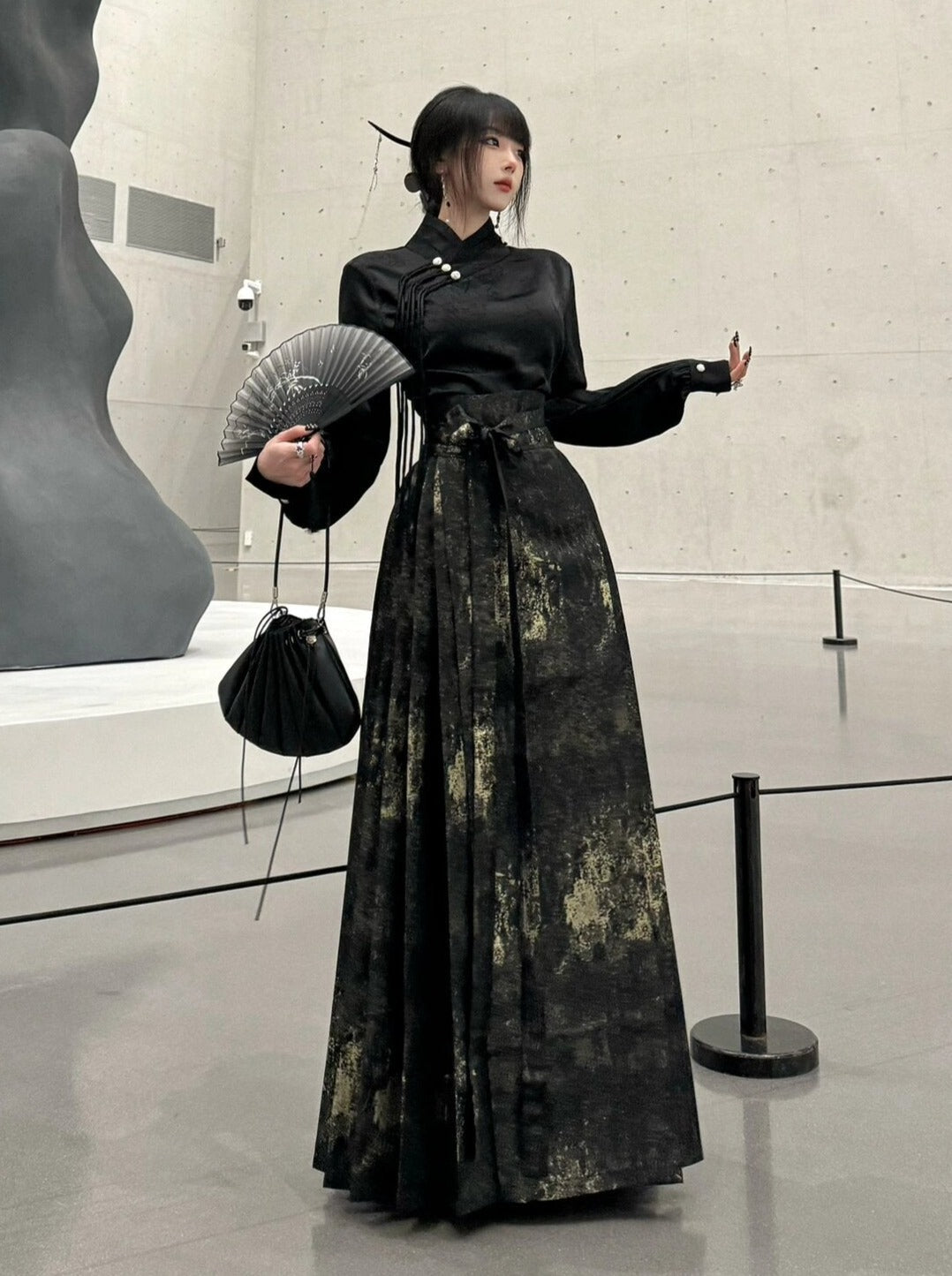 Dunkle China-Bluse + langer China-Rock