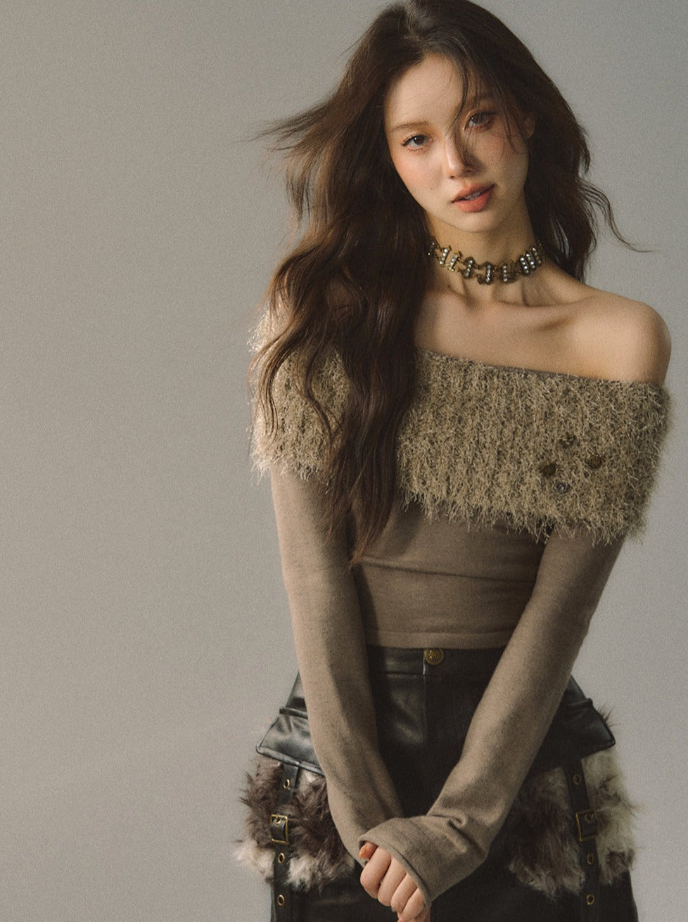 Schlankes One-Shoulder-Top aus Pelz