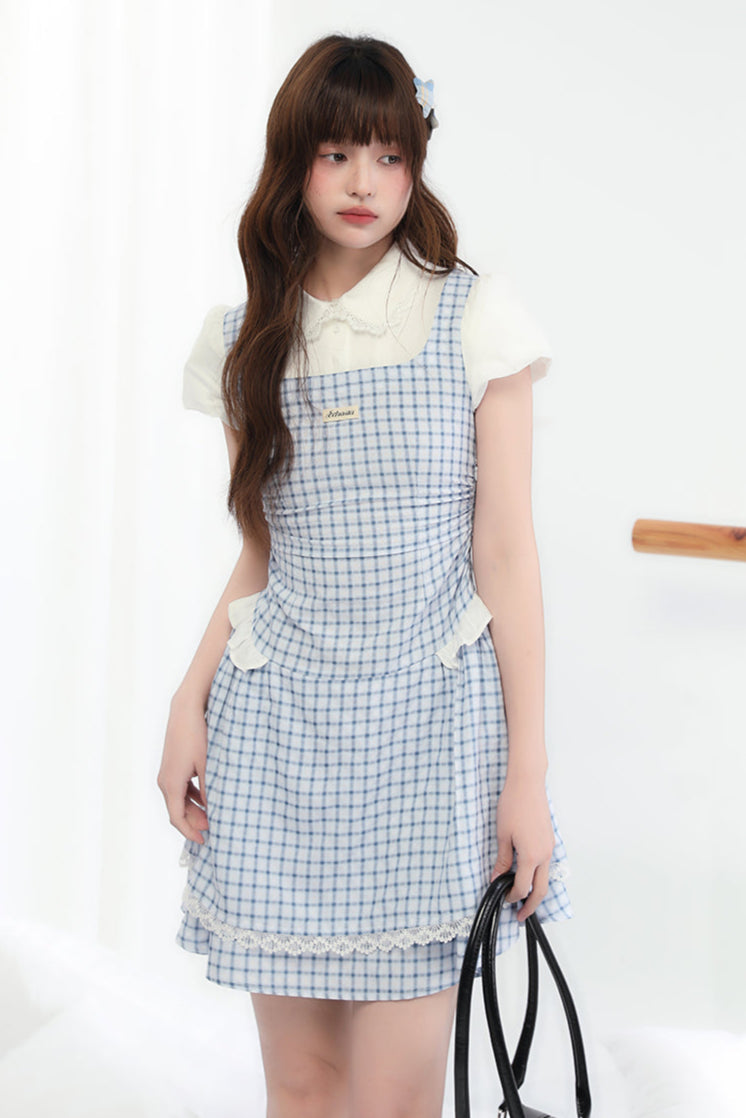 Süßes kariertes blaues College-Kleid