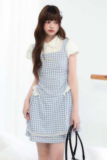 Süßes kariertes blaues College-Kleid