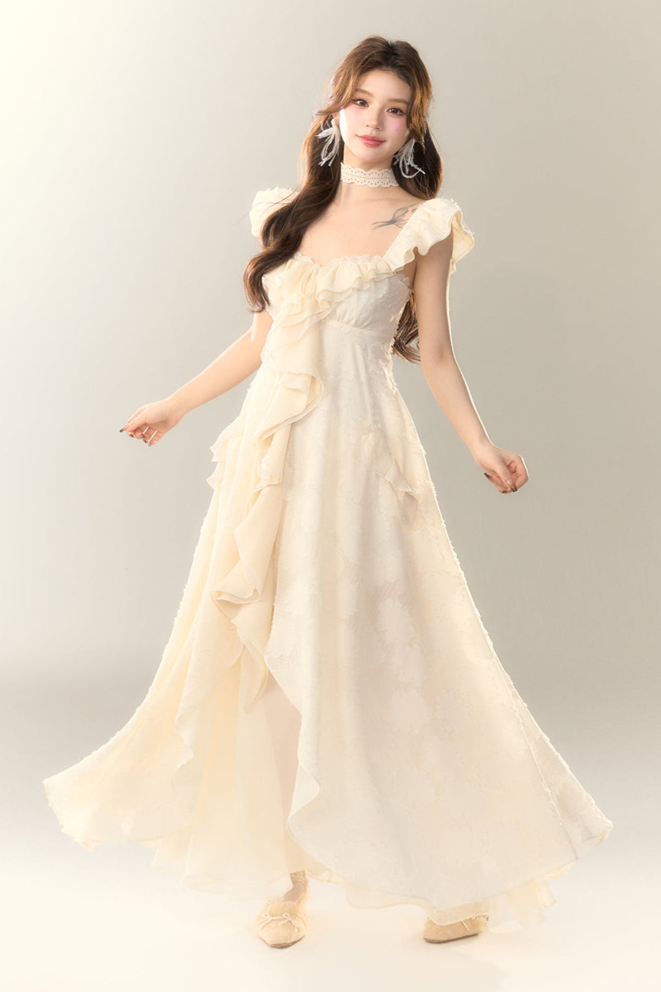 Jacquard-Feiertagskleid mit Rüschen