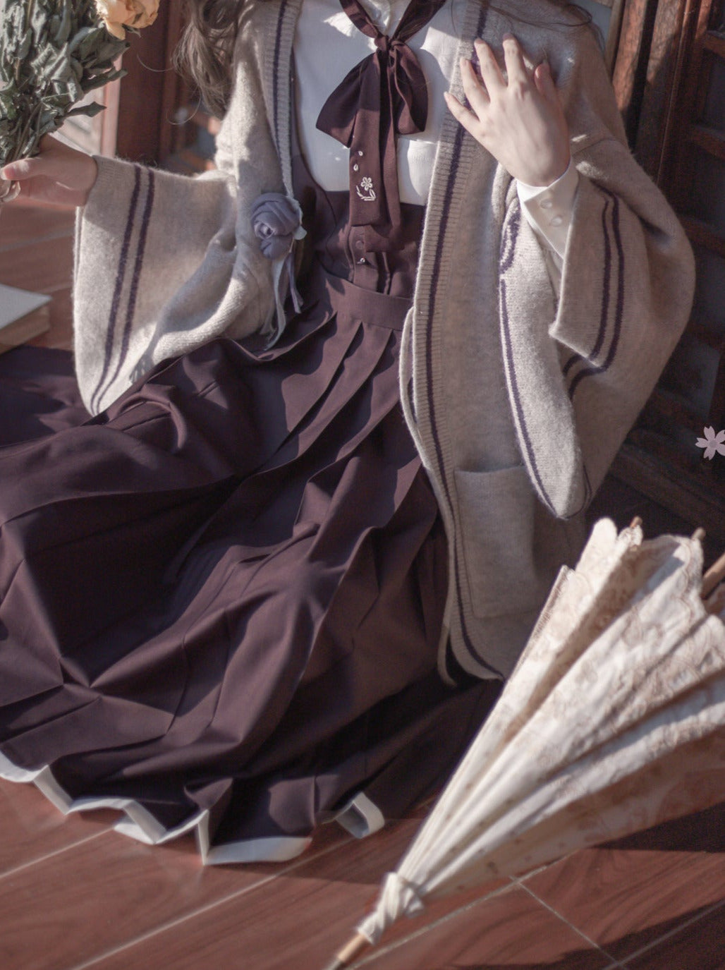 襟付きコサージュドレス レトロシャツベストカーディガン スタンドニット フリルスリーブ + 日本製リボン