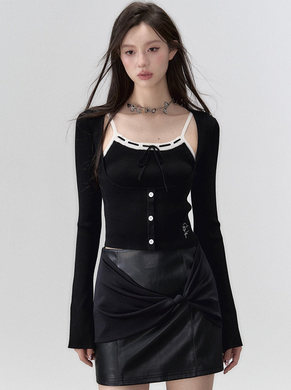 サスペンダーニット + フレンチリトルカーディガン