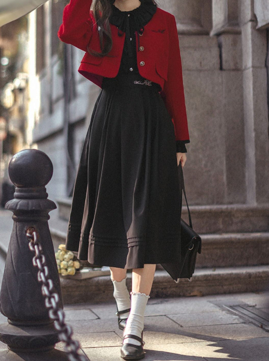 Veste rouge cravate noire tailleur court robe élégante lanterne volant rétro + manches ruban