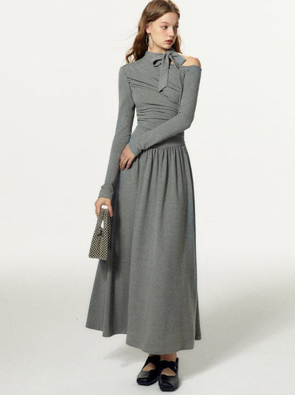 Ausgestelltes Kleid mit Schleife