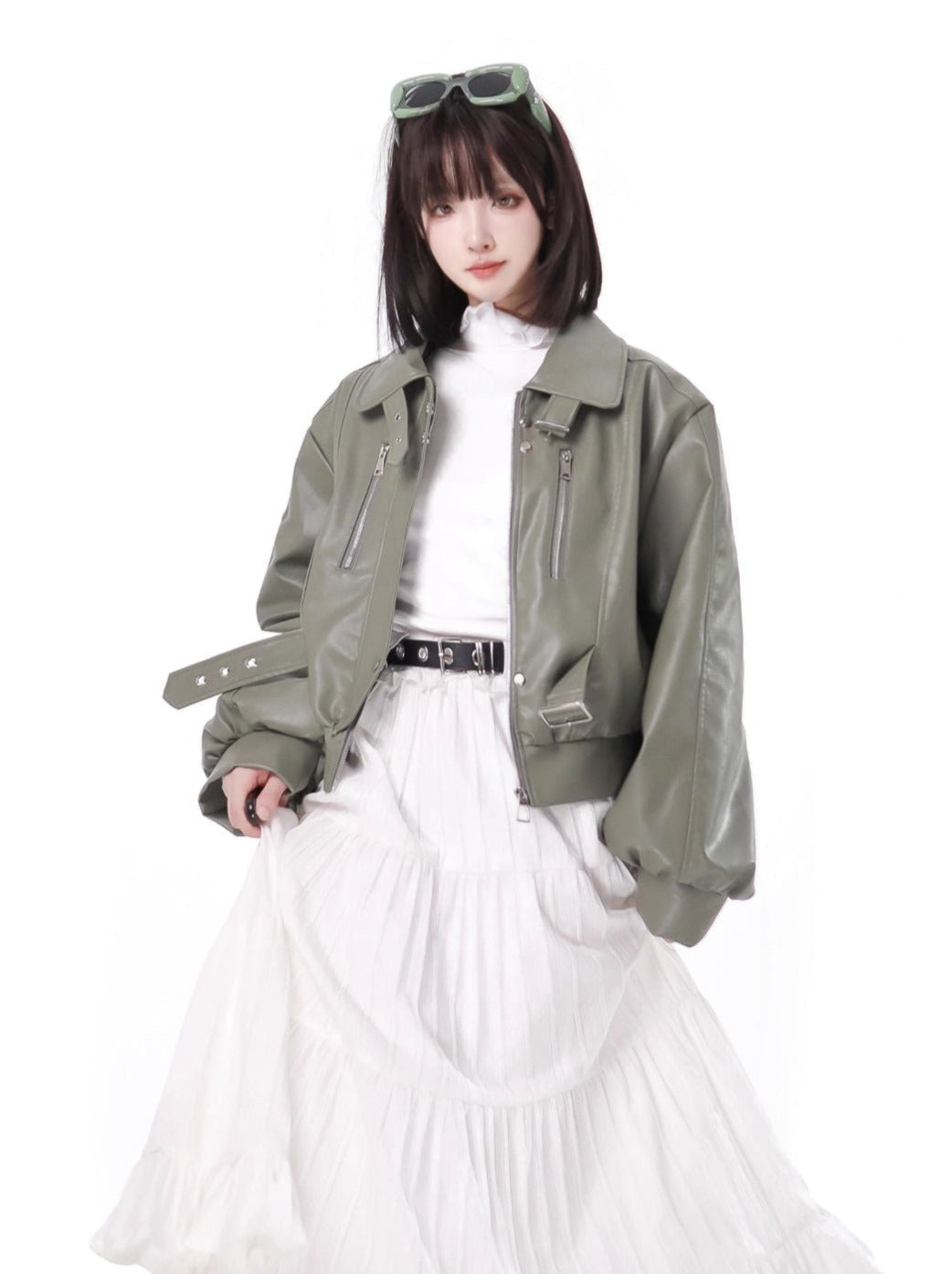 Frische grüne Silberfuchs-Lederjacke mit Glocken-Bet-Oberteil und Rock