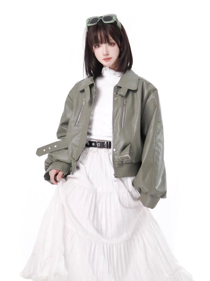 Frische grüne Silberfuchs-Lederjacke mit Glocken-Bet-Oberteil und Rock