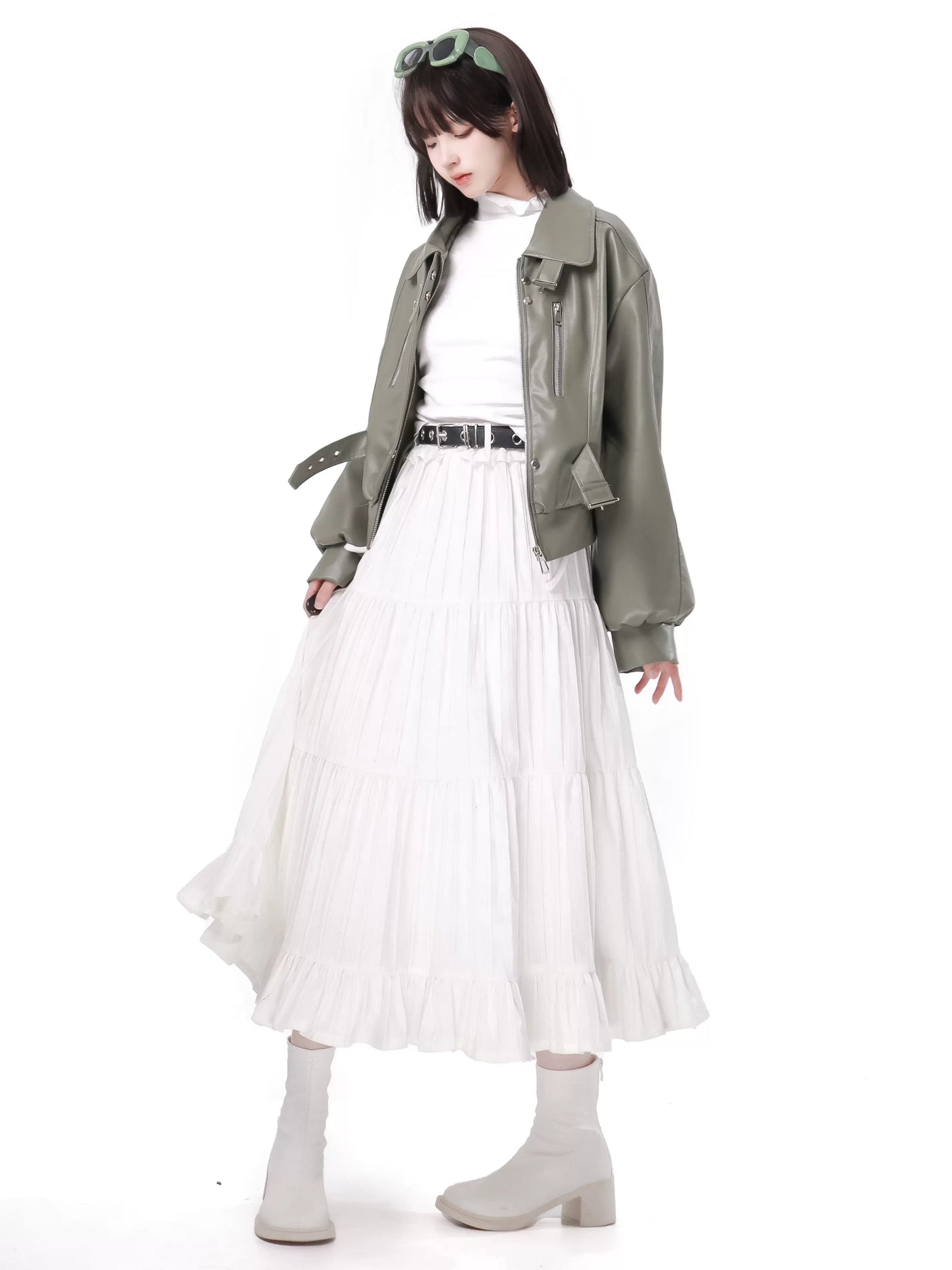 Frische grüne Silberfuchs-Lederjacke mit Glocken-Bet-Oberteil und Rock