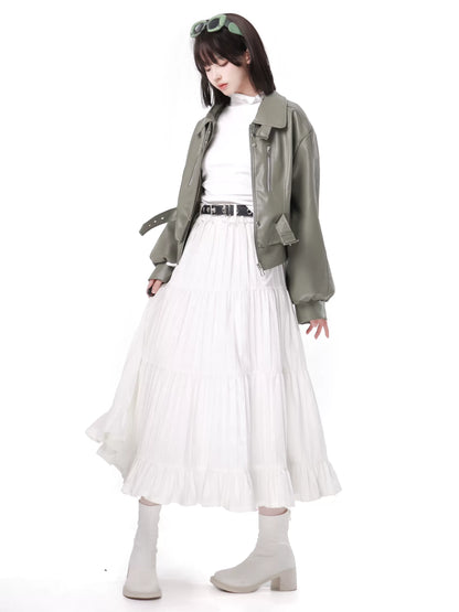 Frische grüne Silberfuchs-Lederjacke mit Glocken-Bet-Oberteil und Rock