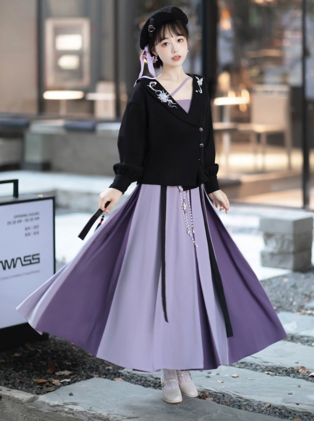 Bluse Langer Dunkler Rock Plissee Blume