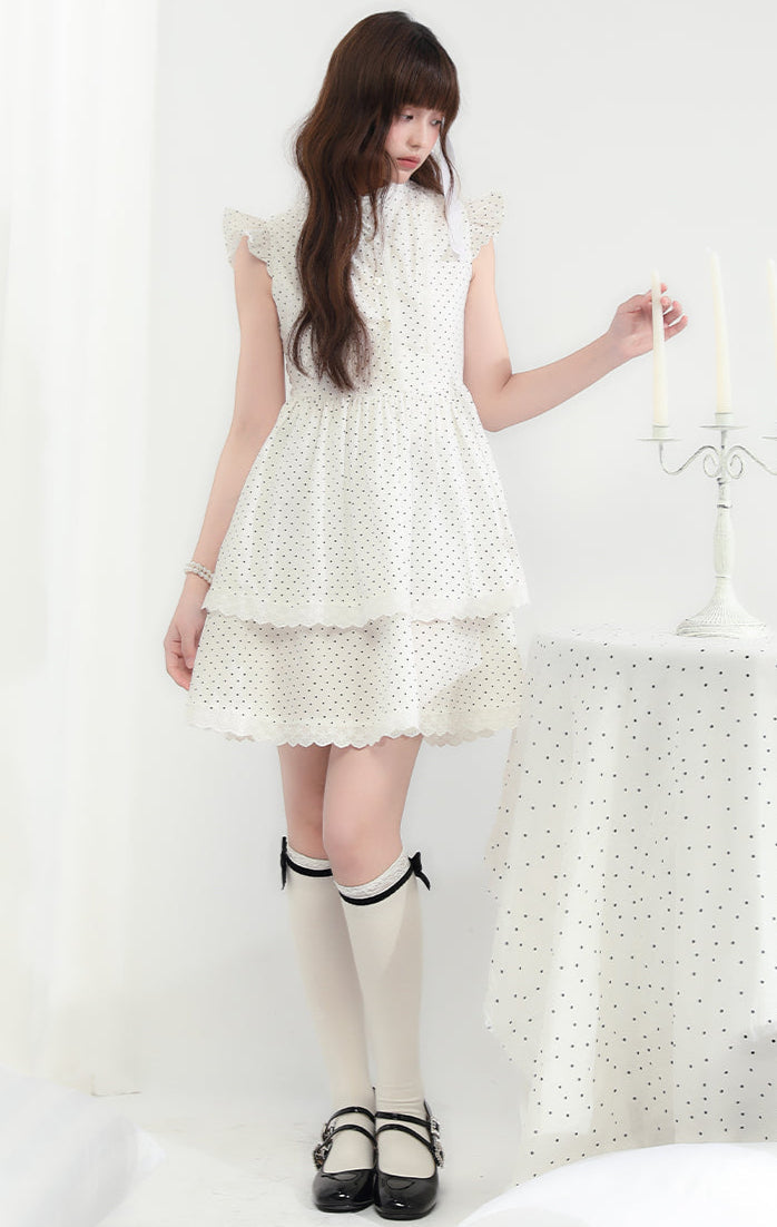 Fliegendes Kleid mit doppelten Kuchenschichtärmeln