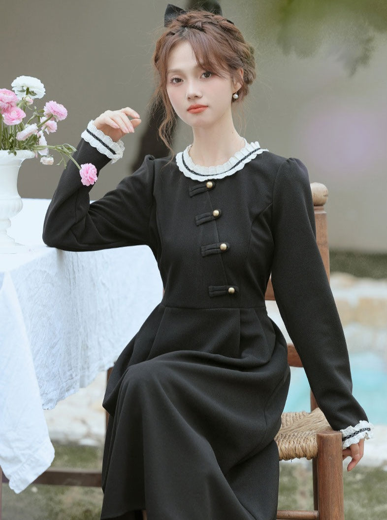 Robe rétro foncée en dentelle douce